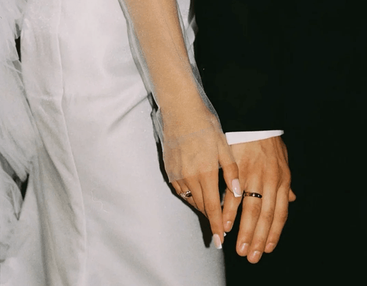 Descubre el anillo de Zolan Jewelry: un anillo de compromiso de inspiración vintage con herencia china y delicada filigrana, símbolo de amor