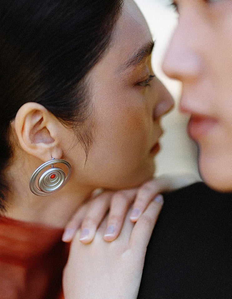 Bride wearing Ripple Dual-Wear Earrings in a traditional Chinese wedding dress, showcasing elegant Chinese craftsmanship jewelry by ZolanJewelry.