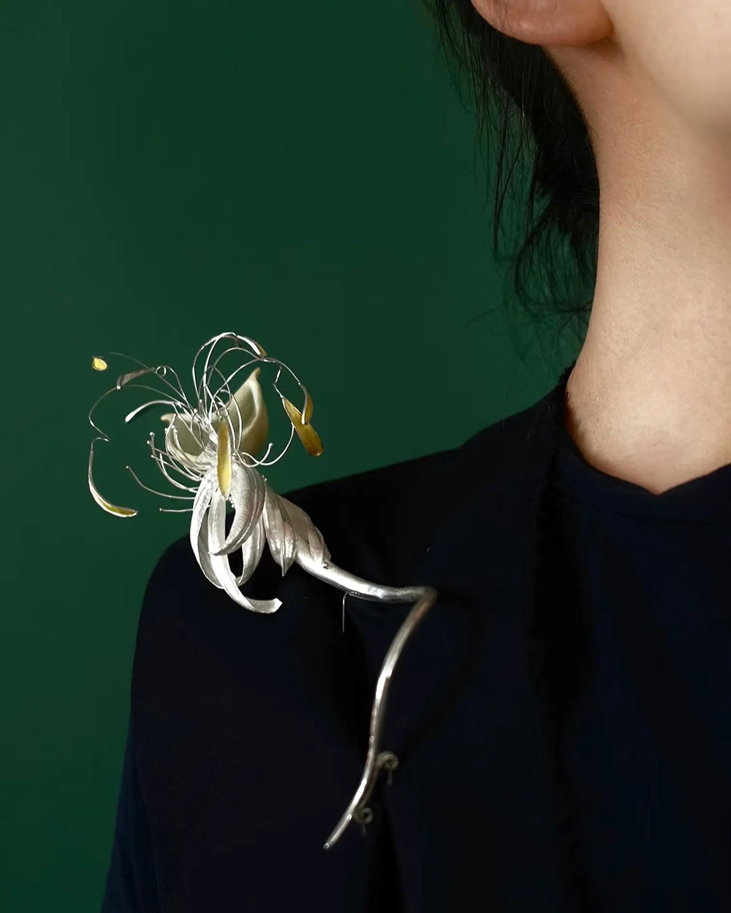 BROOCHES