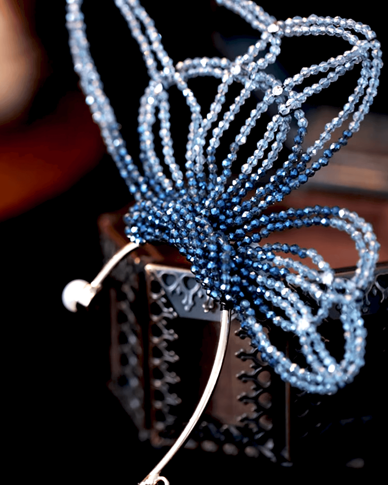 Detail of ear cuff’s curved structure to hug ear contour, inspired by Zhuangzi’s butterfly dream