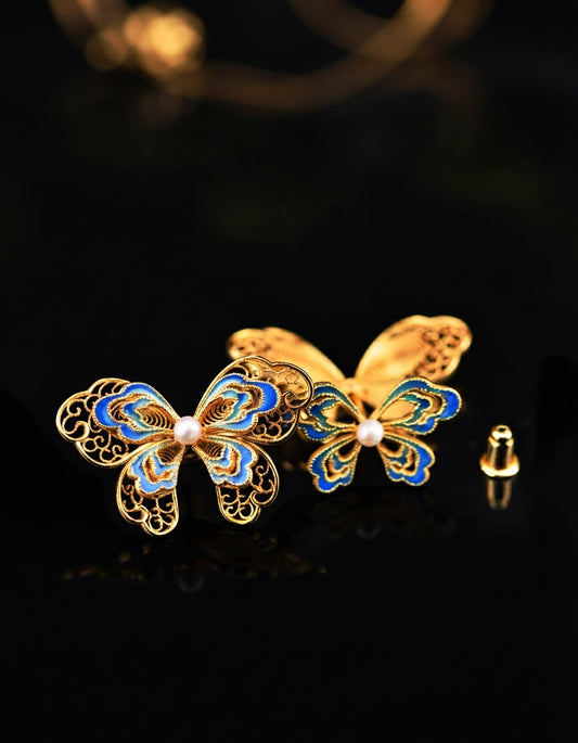 Close-up of ZolanJewelry Chinese filigree butterfly earrings featuring Huasi Xiangqian craftsmanship, colorful cloisonné enamel, and luminous freshwater pearls.
