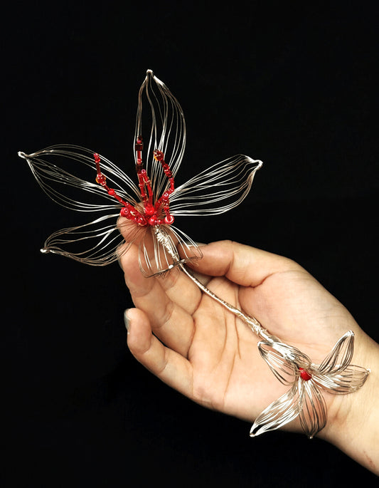 A convertible silver bridal crown inspired by Song Dynasty art. Hand-wrapped from 0.3mm wire to transform seamlessly from a lily tiara into a cuff bracelet.