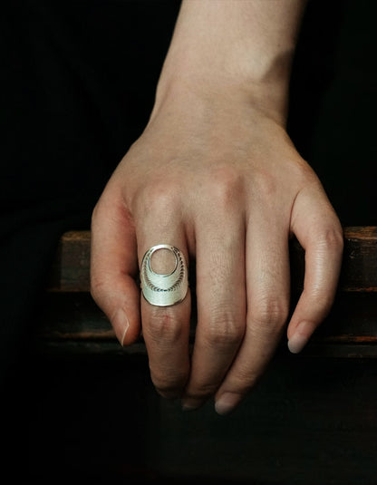 zolanjewelry silver filigree ring on hand，detail of huasi xiangqian craftsmanship