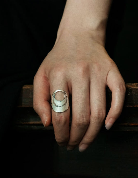 zolanjewelry silver filigree ring on hand，detail of huasi xiangqian craftsmanship