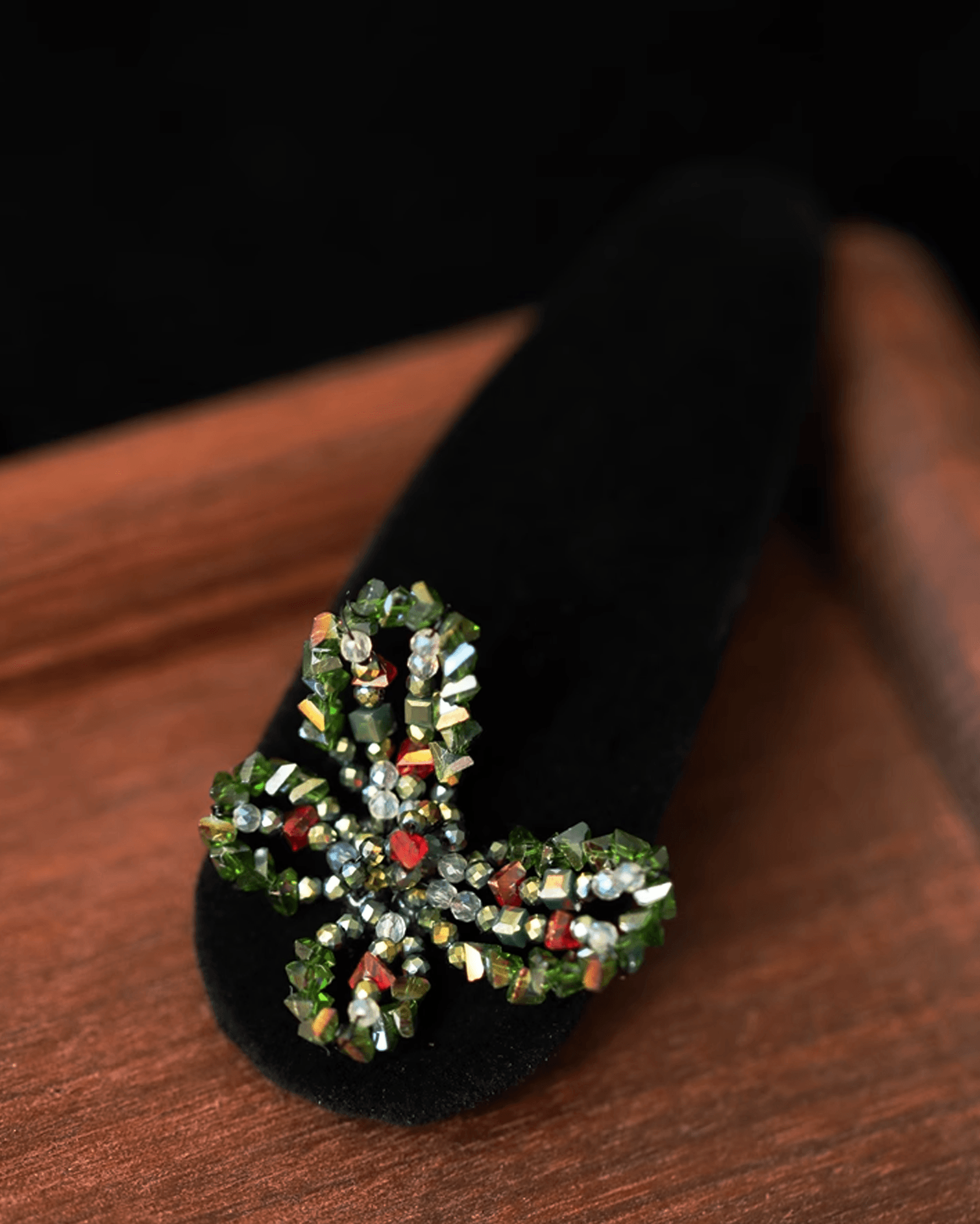 Close-up of clip secured in hair, showing feather-soft hold and subtle color gradient