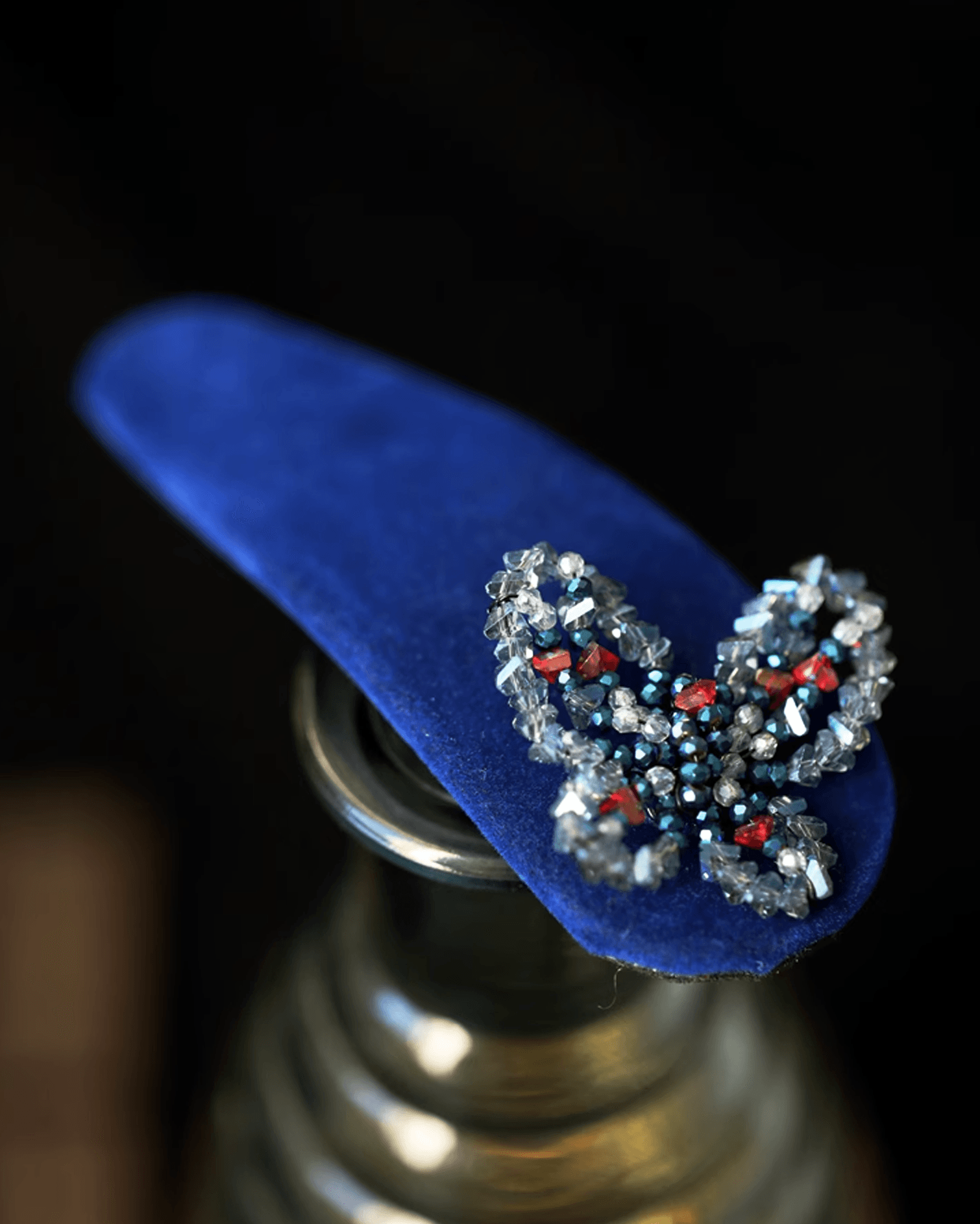 View of hand-shaped velvet base with feather-soft hold and ombré color blending